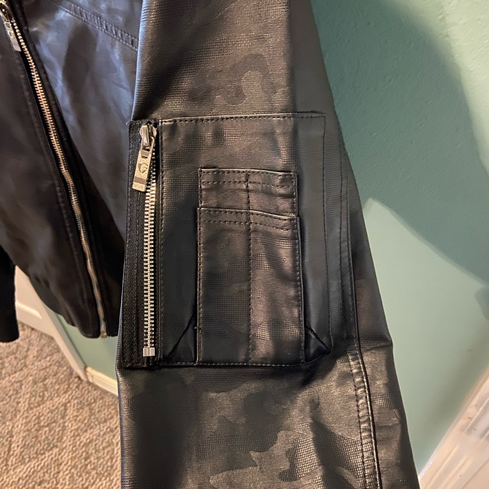 Looks like leather! Dark Navy Fried Denim Mens jacket. New without tags. - Picture 3 of 5
